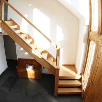 开放式橡木楼梯设计