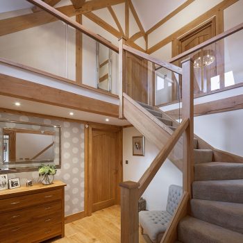 橡木框架-橡木和玻璃楼梯
